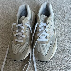 New Balance Women's Sneakers in Cream and White 57/40